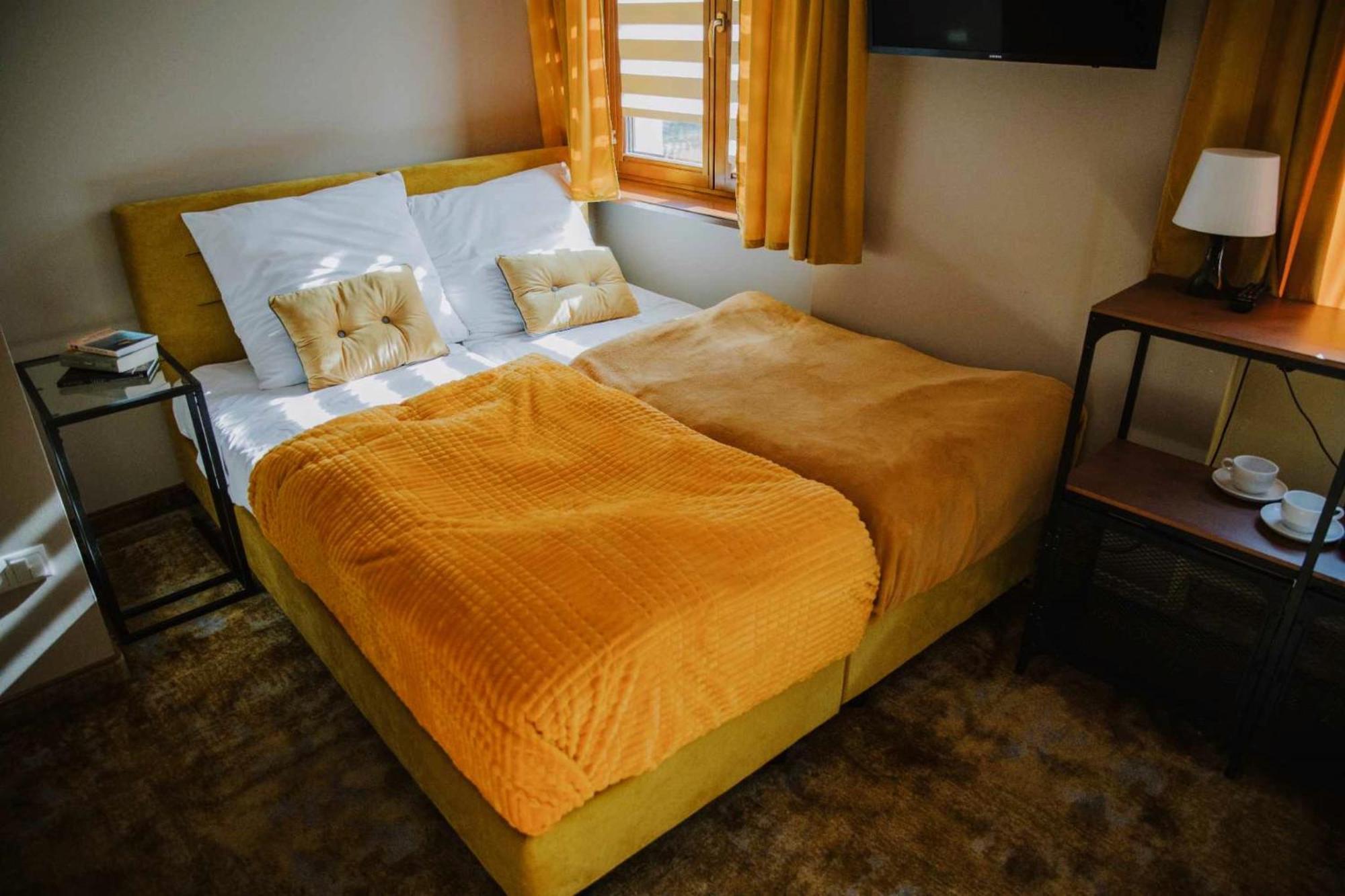 Stacja Kultura Hotel Poniatowa ภายนอก รูปภาพ