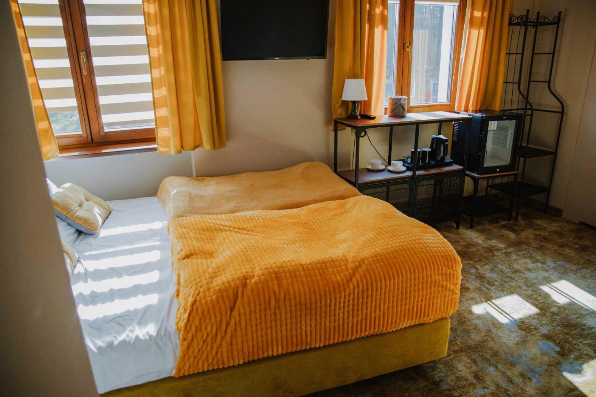 Stacja Kultura Hotel Poniatowa ภายนอก รูปภาพ